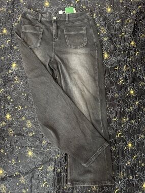HALARA Women's Straight Leg Jeans in Washed Black